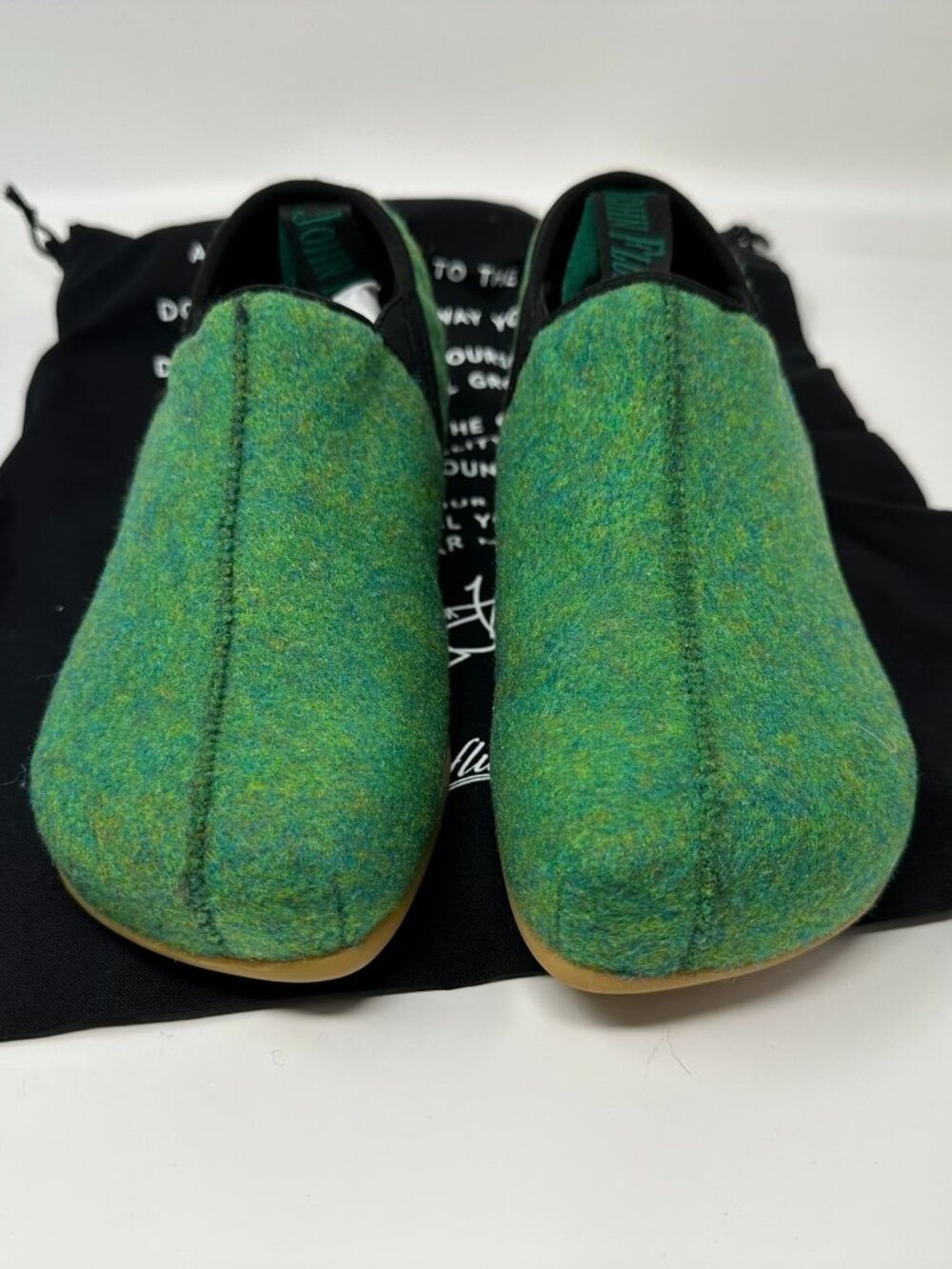 NIB Fluevog Dayan Peacemaker Vegan Felt Slippers Size 5 Variegated Green Black